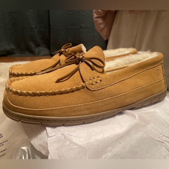 Men’s luxury slippers. Land’ End. Brand new in packaging Retailing for $45! - Picture 5 of 7